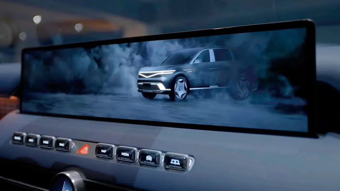 Genesis GV90 получил выдвижной OLED-экран на 24,6 дюйма