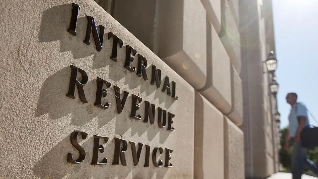 IRS рассмотрит ИИ-сортировку дел о краже личных данных: очередь почти 257 000