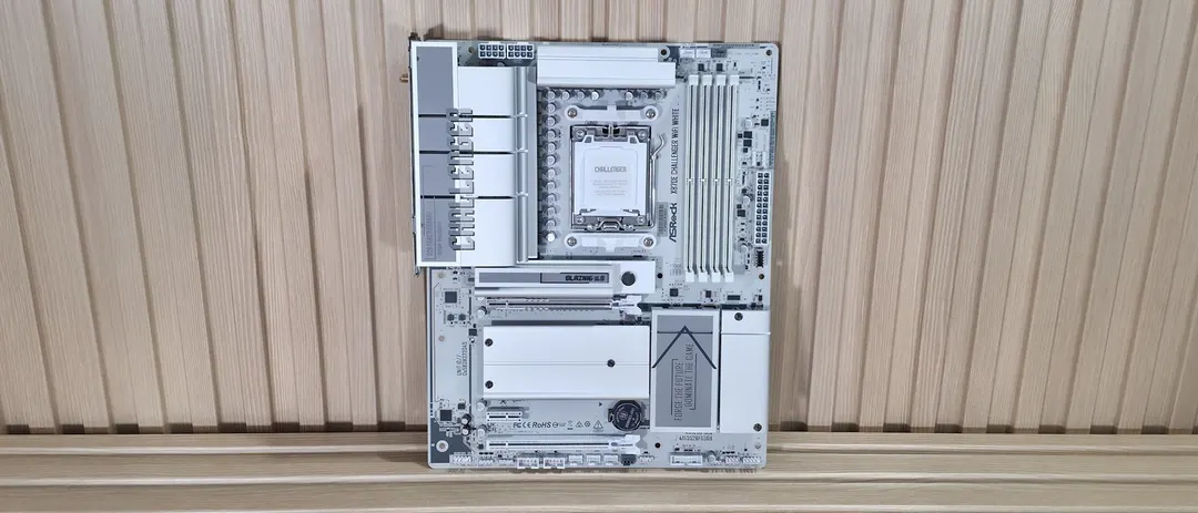 Обзор ASRock X870E Challenger Wifi White за $230