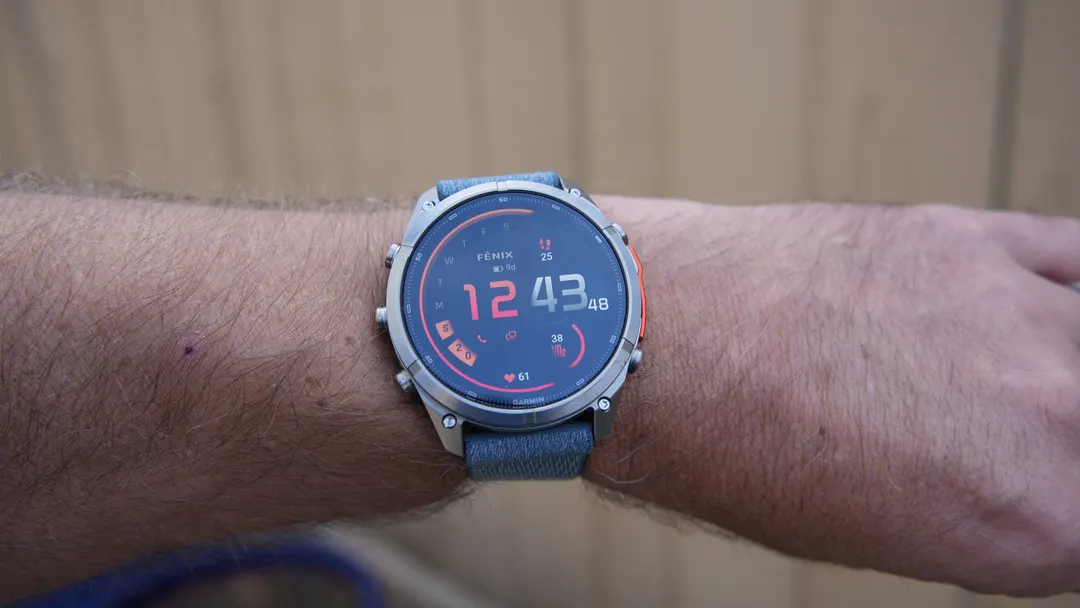 Обзор Garmin Fenix 9 Pro: титан, LTE и inReach в 51 мм