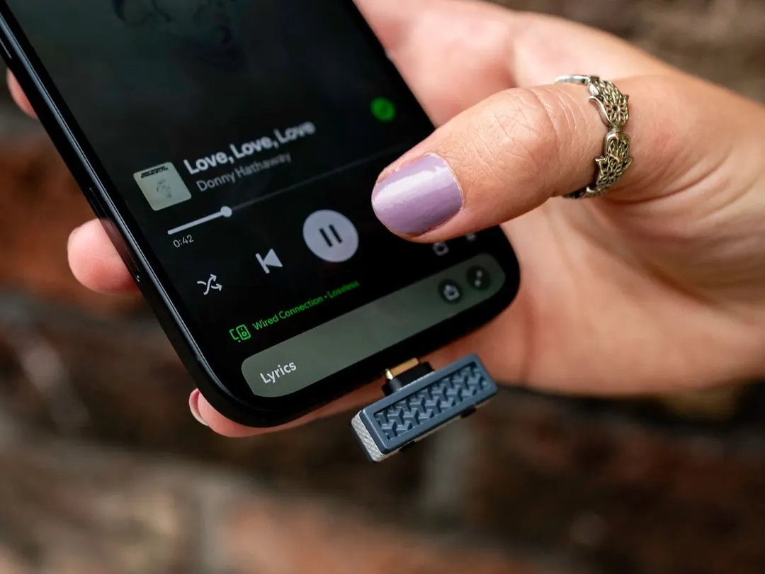 iFi Audio UP Play Max: Bluetooth-донгл за $89 для lossless-звука на iPhone