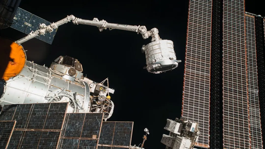 Роботизированная рука Canadarm2 на МКС перестала работать