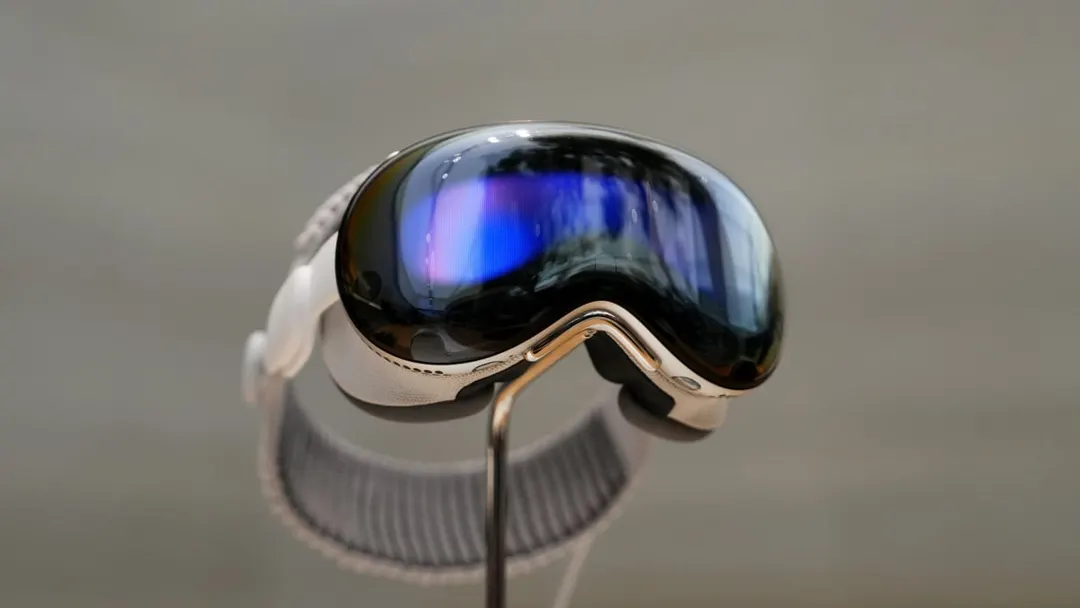 Apple пересматривает Vision Pro: новый шлем может повторить подход Meta VR Glasses