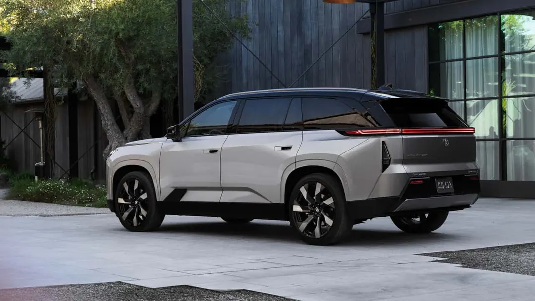 Toyota: ставка на гибриды оправдалась, спрос на электромобили ещё не созрел