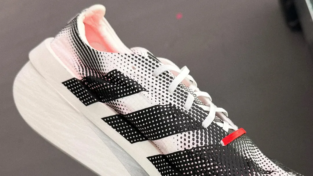 Adidas показала кроссовки Adizero Gearshift с настраиваемой карбоновой пластиной