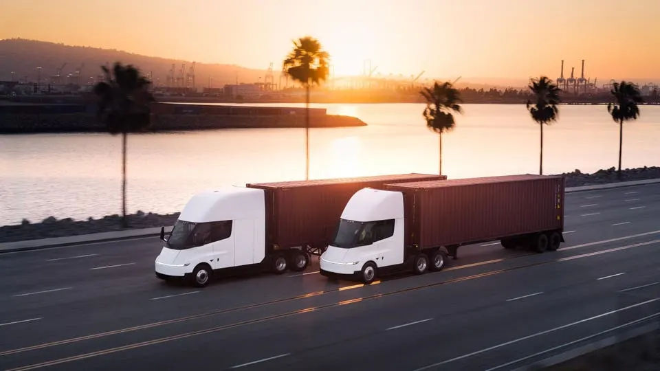 Tesla Semi: тысячи заказов, но нехватка мегаваттных зарядок