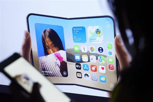iPhone Duo возродил борьбу за подэкранные камеры: Samsung взвешивает компромиссы