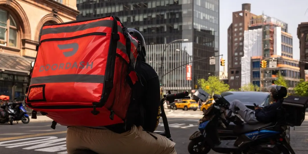 DoorDash запускает доставку одежды и обуви: Macy's и другие ритейлеры