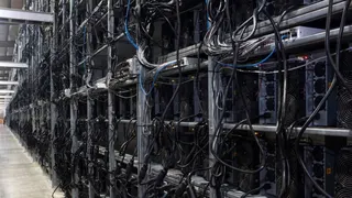 Хешрейт биткоина на 50% ниже тренда — майнеры уходят в ИИ