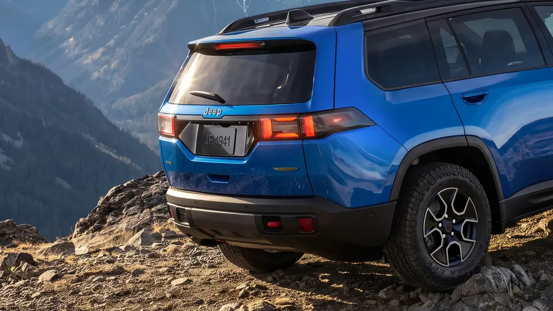 Jeep Cherokee Trailhawk 2027 вернулся с гибридом за $44 625