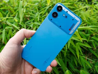 Обзор Nothing Phone (4b): доступный смартфон с ярким экраном и слабой камерой