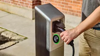 Нью-Йорк установит 700 уличных зарядок для электромобилей
