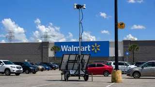 Walmart подтвердила: камеры Flock Safety читают номера машин на парковках