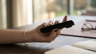 Motorola тизерит неанонсированный широкий складной razr