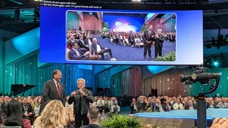 Хуанг и Амодеи разошлись во взглядах на ИИ на Dreamforce 2026