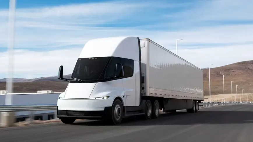 Tesla начала серийный выпуск Semi спустя девять лет после анонса