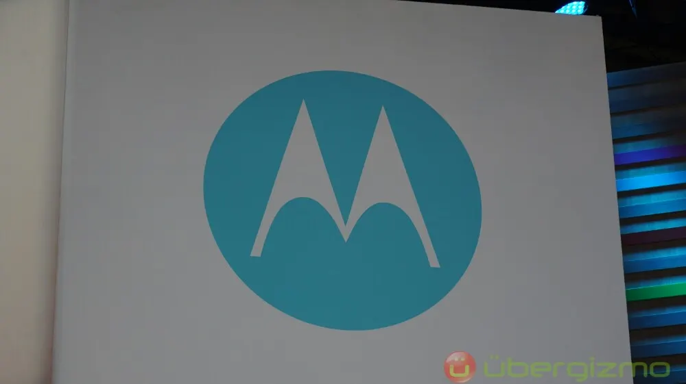 Motorola тизерит Razr Fold Wide к 98-летию компании
