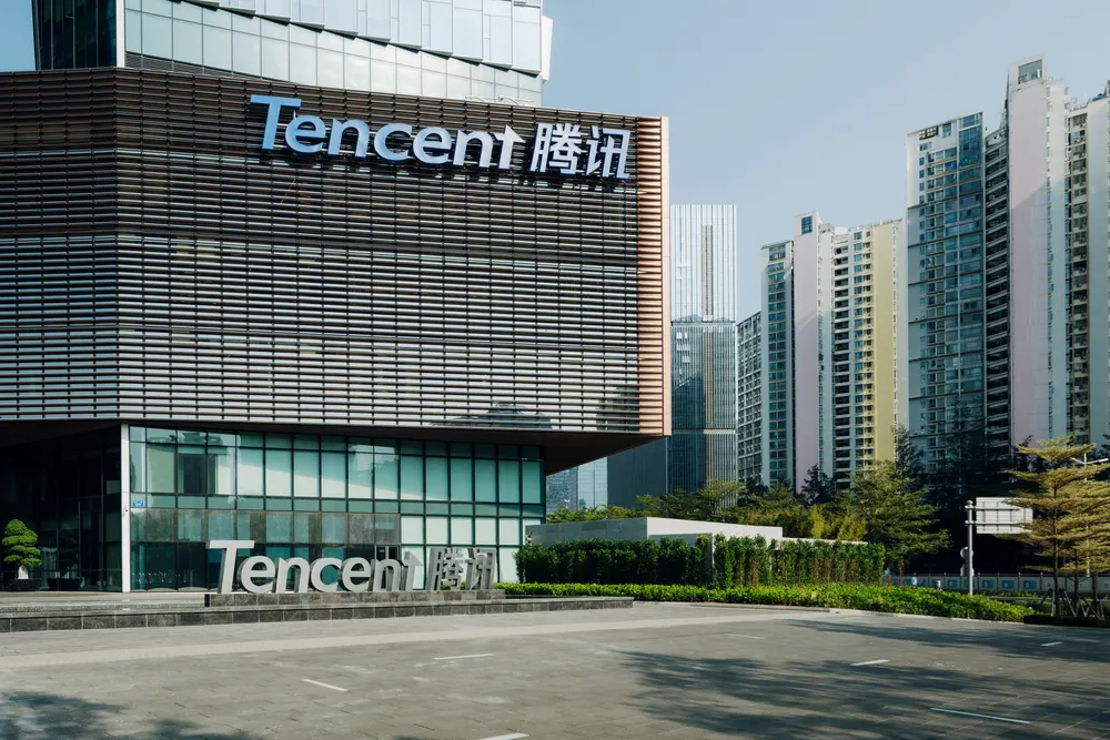 Tencent договорилась с Oracle о 100 000 ИИ-чипов за рубежом