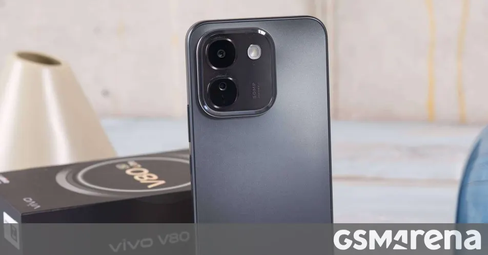 Распаковка vivo V80 Lite: батарея 10 000 мАч и цена от $346
