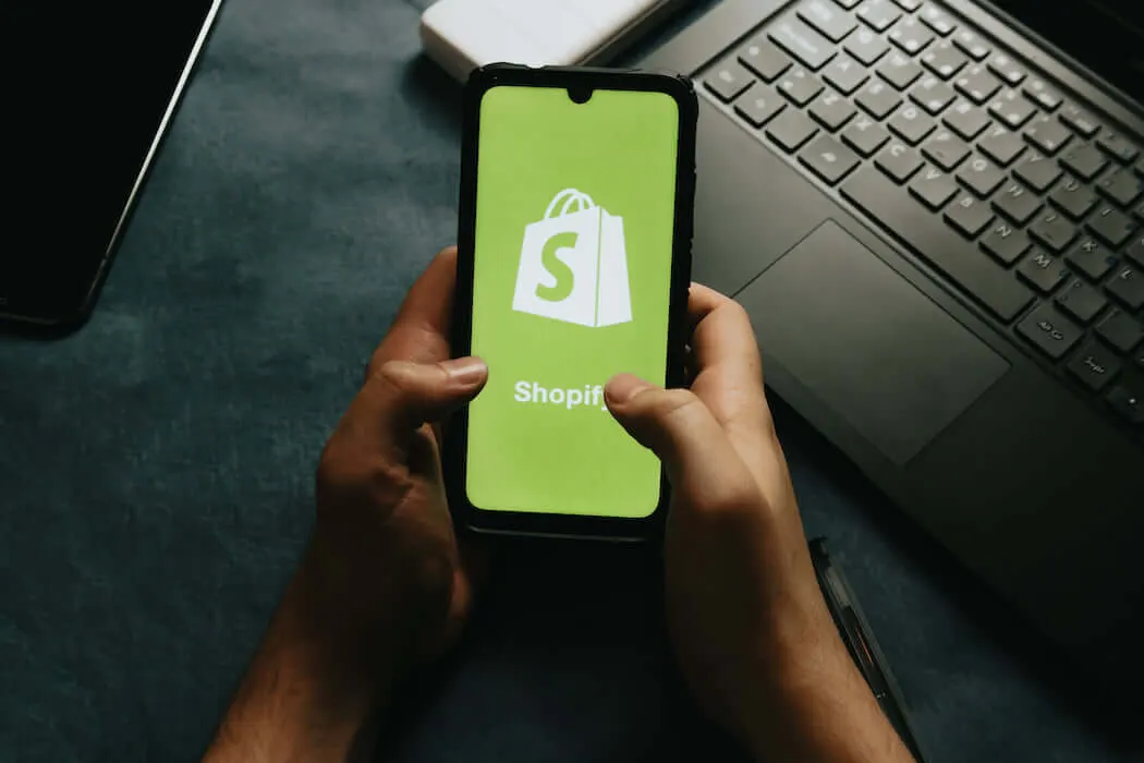 Shopify купила домен shop.com