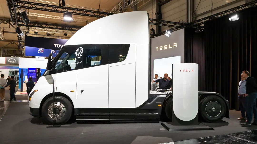 Tesla начала выпуск Semi на фоне роста цен на дизель