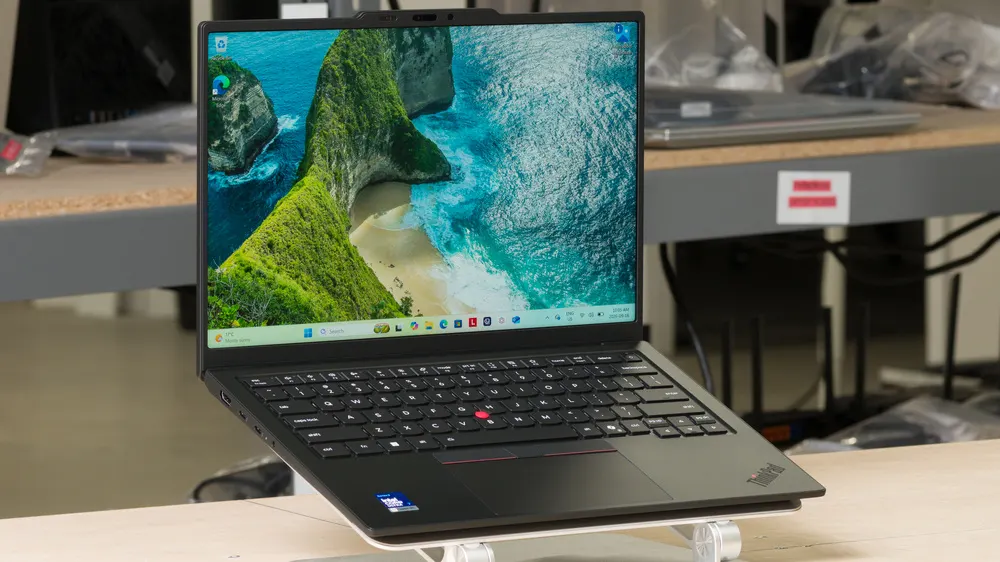 Обзор Lenovo ThinkPad X1 Carbon Gen 14 Aura Edition (2026)