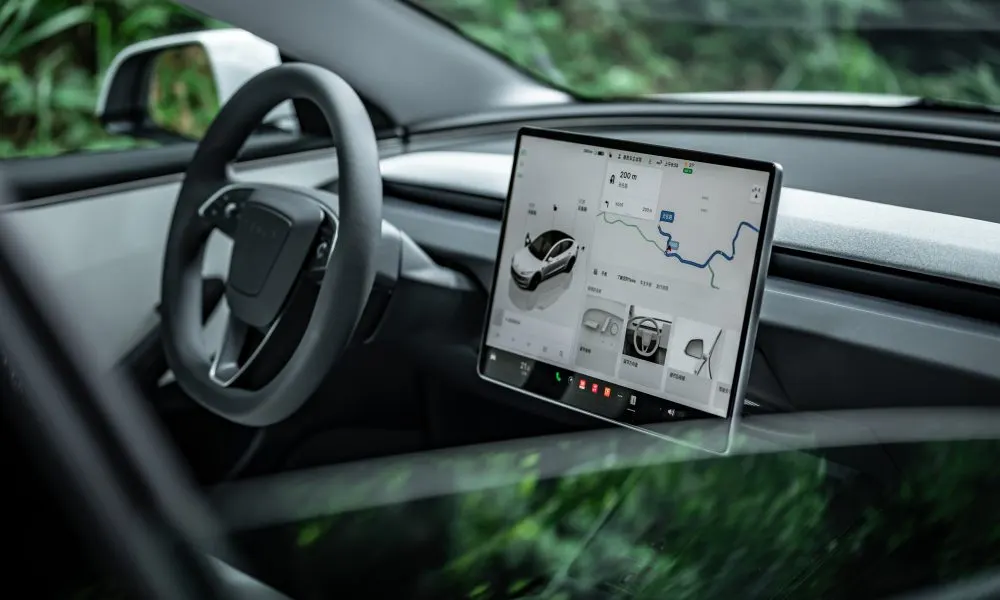 Tesla обещает исправить две главные проблемы Full Self-Driving