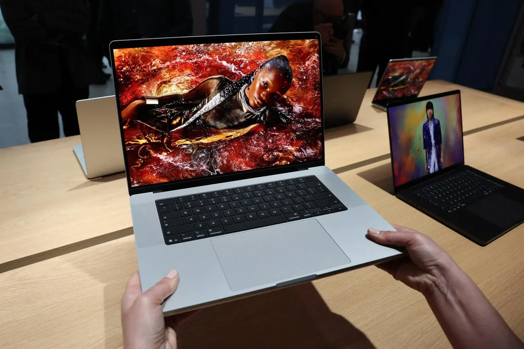 Apple готовит MacBook Pro на M6 к концу октября, OLED-редизайн отложен до 2027 года