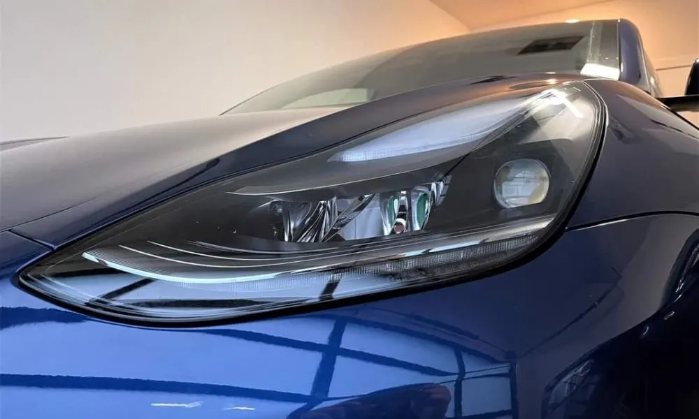 Tesla улучшила фары через обновление ПО 2026.38