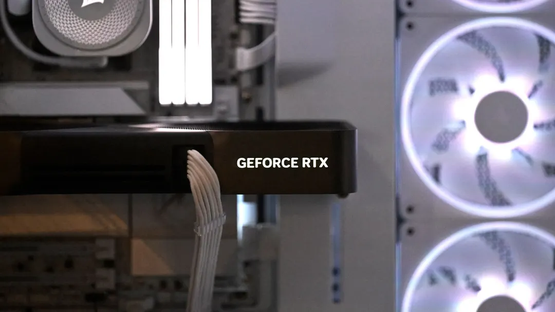 Моддер решил проблему плавящихся коннекторов RTX 5090 своим распределителем питания