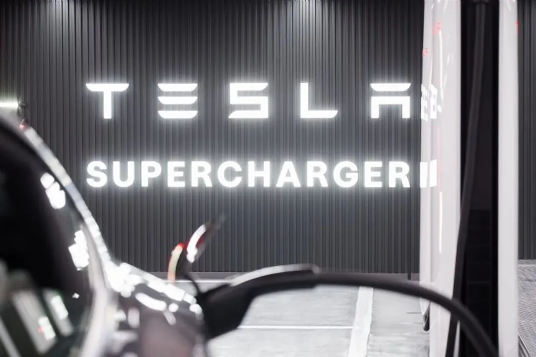 Tesla возглавила регистрации новых авто на Тайване и продолжает тесты FSD