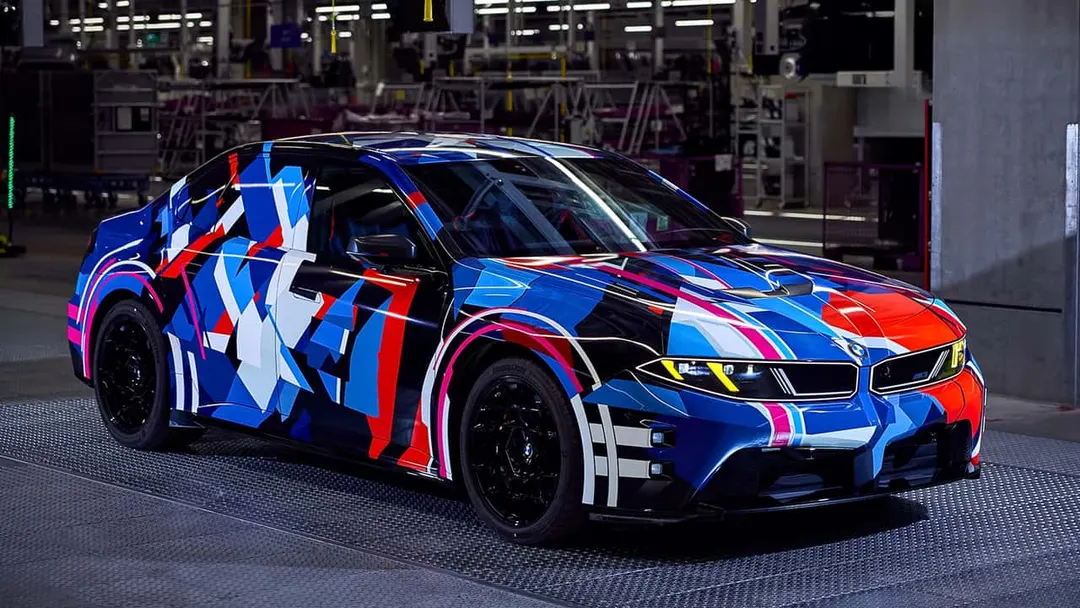 BMW показала электрический M3 в лёгком камуфляже
