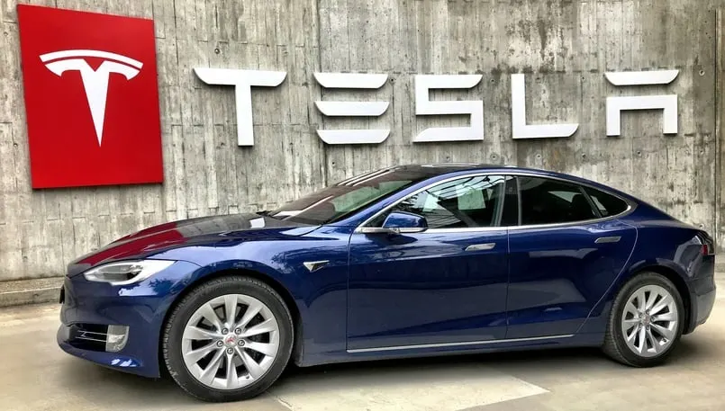 Tesla поставила 486 532 машины в III квартале, превысив прогноз