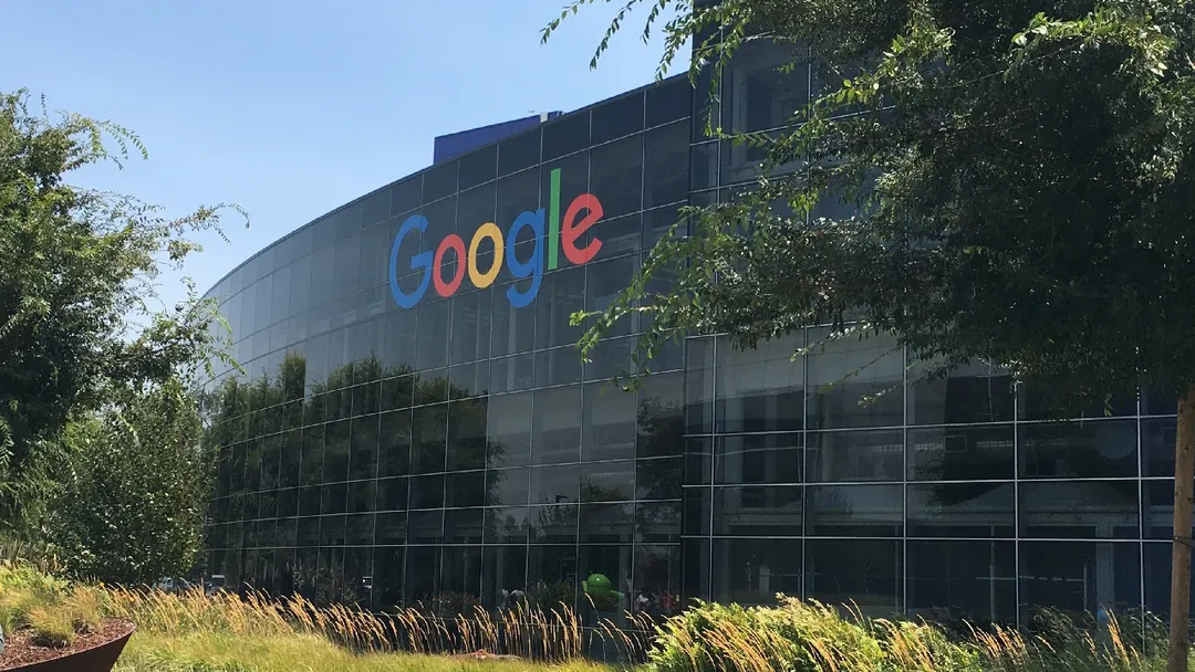 Google выиграла суд у Chegg и Penske по искам об ИИ-сводках в поиске