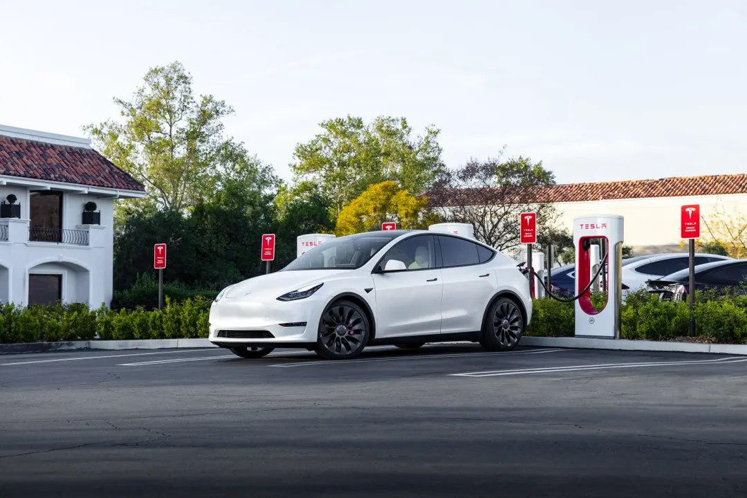 Сеть Supercharger от Tesla достигла 85 000 зарядок в 9 000 локациях