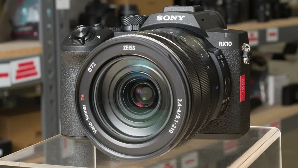 Обзор Sony RX10 V: 1-дюймовый сенсор, зум до 600 мм и 4K/120