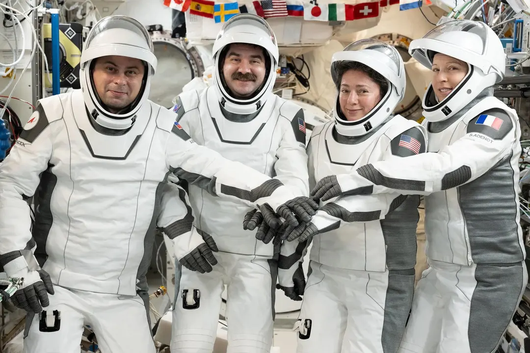 SpaceX Crew-12 отстыкуется от МКС 7 октября после 8 месяцев на орбите