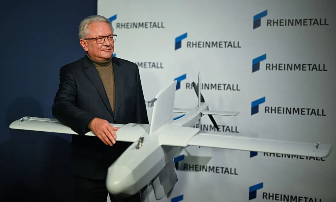 Rheinmetall и Breaker научили Boxer управлять роем из 100 дронов голосом