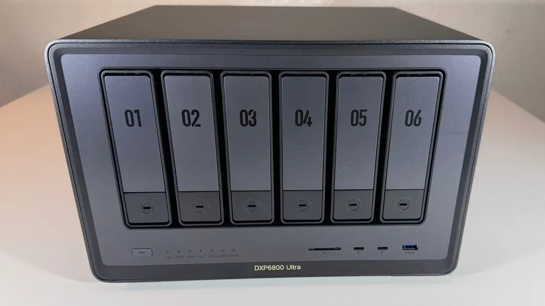 Обзор uGreen NASync DXP6800 Ultra: 6 отсеков, 10GbE и Thunderbolt 4 за $1449