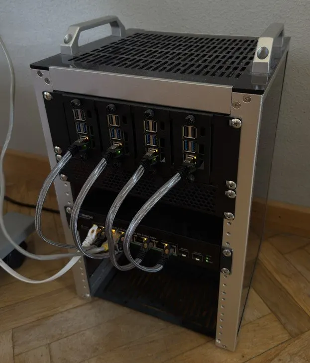 Кластер из четырёх Raspberry Pi 5 запустил Qwen3-30B-A3B на CPU со скоростью 15 токенов/с