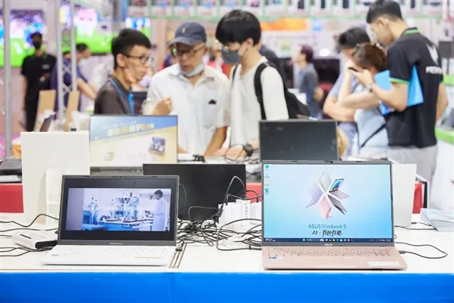 Китайские ODM Huaqin и Luxshare получили крупные заказы HP и Dell