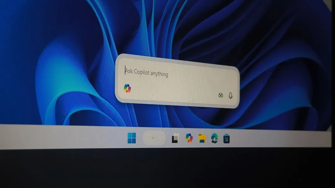Microsoft отключила Ask Copilot на панели задач Windows 11