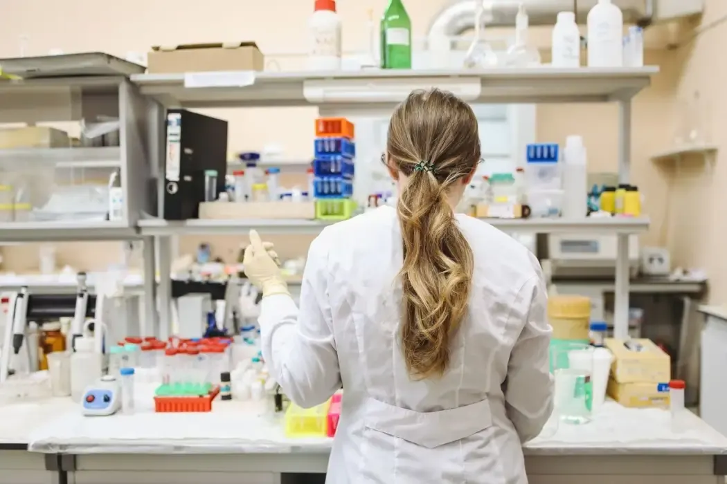 BioRender выпустила ИИ-агента Leo для научных иллюстраций
