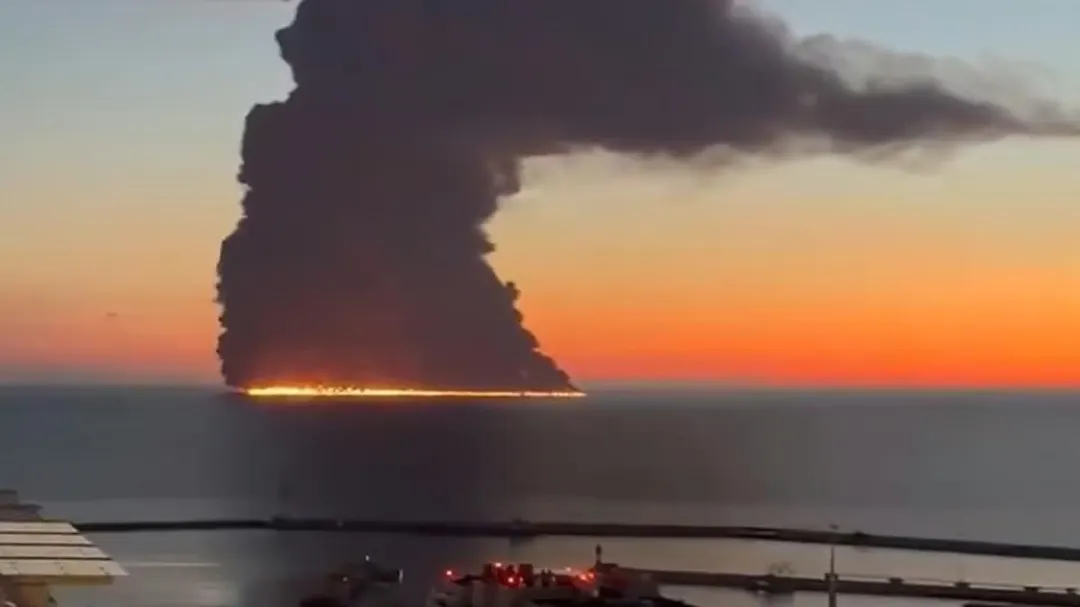 Украинские морские дроны подожгли танкер у Сочи
