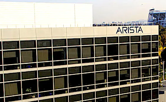 Arista выводит Ethernet на уровень стойки для ИИ-фабрик