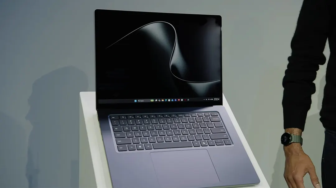 Microsoft: Surface Laptop Ultra до 6,2 раза быстрее MacBook Pro с M5 Pro в ИИ