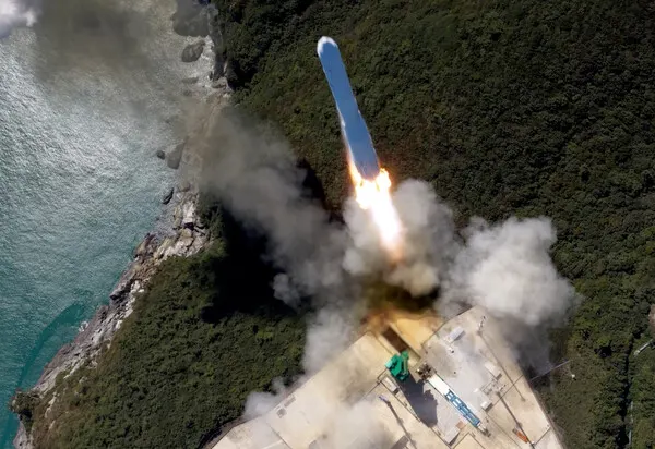 Корейский спутник E3T Unit 2 вышел на связь после запуска на ракете Nuri