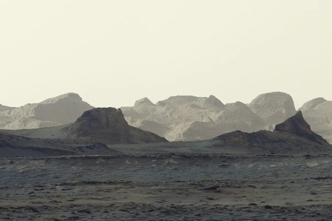 Curiosity сняла рассветные скалы Марса в кратере Гейла