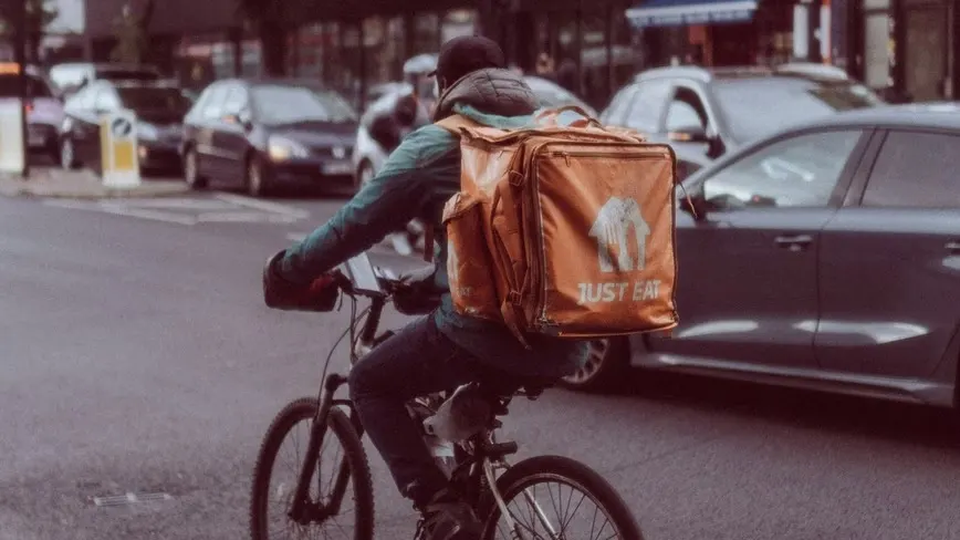 Just Eat Takeaway вернулась к росту заказов впервые за 55 месяцев