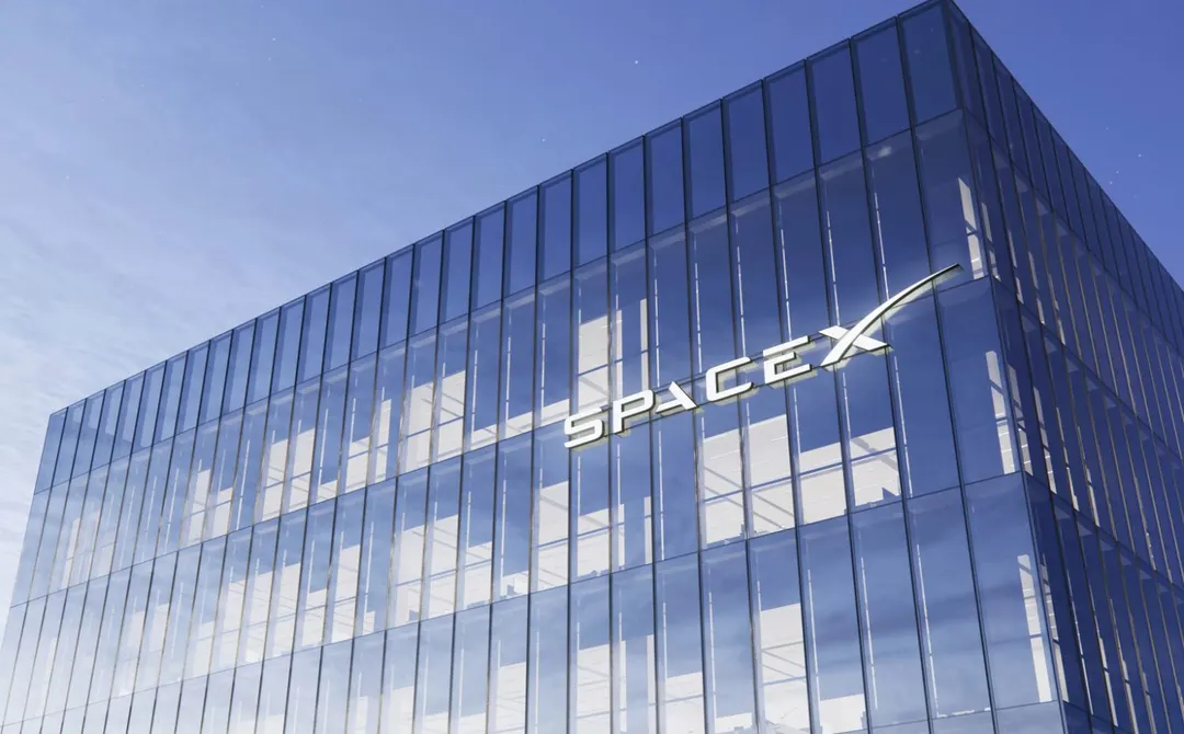 SpaceX замедлила строительство дата-центров ради надёжности